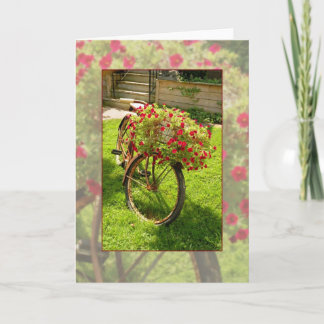 Cartão Reciclado velho da bicicleta no plantador vermelho