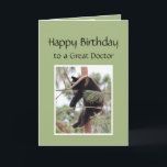 Cartão Relaxe-o é seu urso do aniversário para o grande<br><div class="desc">Não importa quem você é ou o que você recorda RELAXAR é bom para você.   O aniversário de relaxamento carrega o humor com um urso preto pequeno que relaxa em uma árvore.</div>