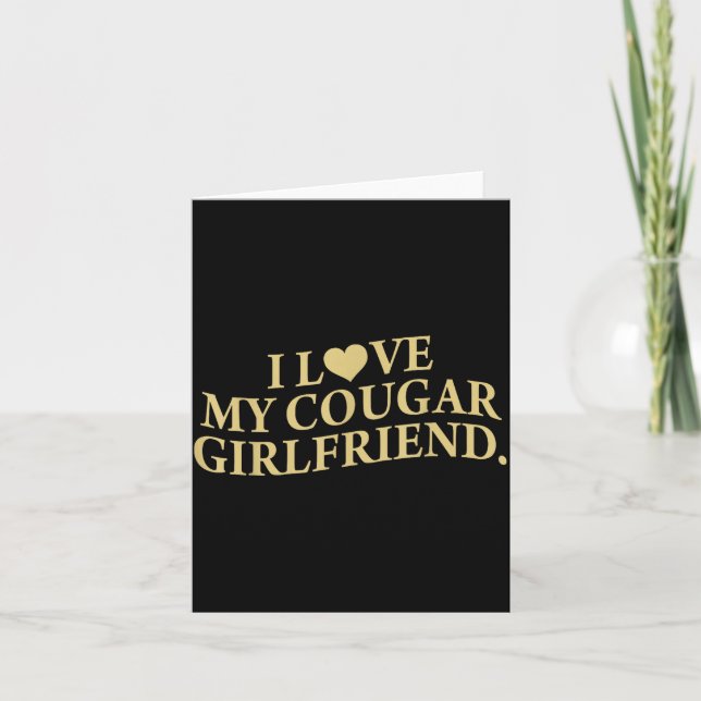 Cartão Retro I Love My Cougar-girlfriend Funny Boyfriend  (Frente)