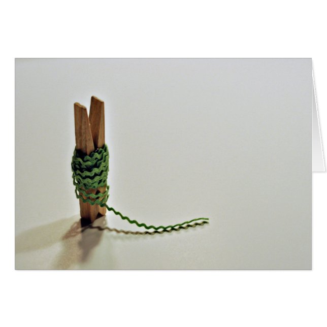 Cartão Rick Rack e uma espinha de roupa (Frente Horizontal)