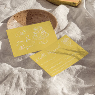 Cartão RSVP Amarelo Retro Bolo Desenhado à Mão Floral Casament