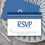 Cartão RSVP Bar Mitzvah Modern Marinho Blue Silver Tallit Scri<br><div class="desc">Tenha orgulho, alegria e celebre este marco do seu Bar favorito Mitzvah com este cartão de inserção RSVP personalizado, legal, único e moderno para o seu evento! A tipografia de escrita azul-marinho, estrela de David e um talento gráfico listrado azul-marinho e prateado inspiraram uma camada gráfica simples e branca. Personalize...</div>