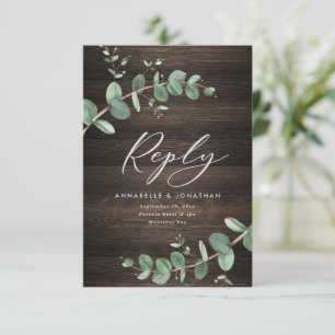 Cartão RSVP belo eucalipto verde madeira escura do casamento