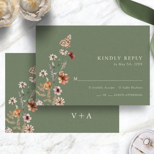 Cartão RSVP Boho Floral Verde (Boho Sage Green Wildflower RSVP Card with Butterfly by Painted Paperie
)