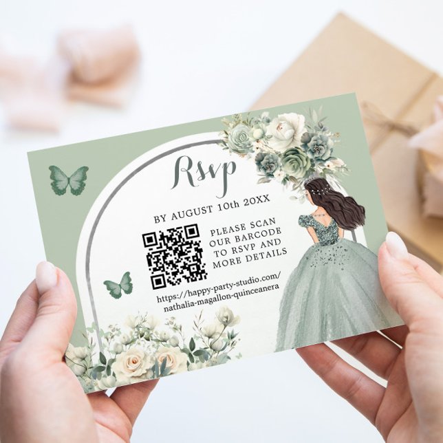 Cartão RSVP Boho Sage Green Floral Princess Girl 15 Años QR (Criador carregado)