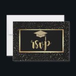 Cartão RSVP Boné Dourado de Formando com brilho, Festa de form<br><div class="desc">Dourado boné de formatura brilhante e confete sobre fundo preto.</div>