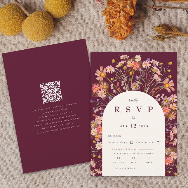 Cartão RSVP Casamento Boho de Outono Rústico com Flores Silves (Burgundy and ivory cream boho wildflower rustic floral arch fall wedding RSVP modern qr code card)