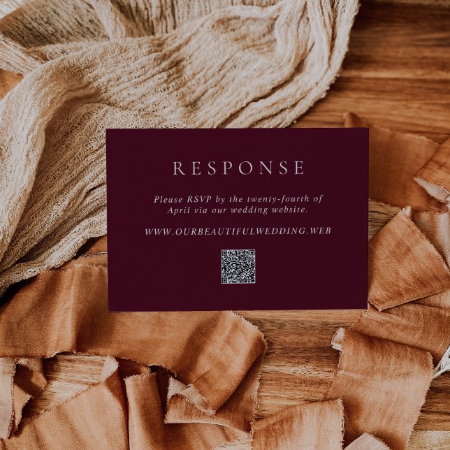 Cartão RSVP Casamento Clássico Código QR Burgundy Profundo Ele (Criador carregado)