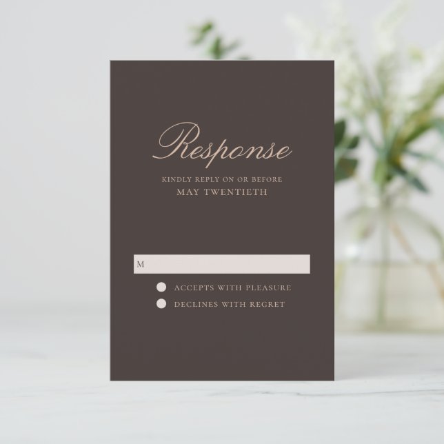 Cartão RSVP Casamento Clássico Marrom Elegante (Em pé/Frente)
