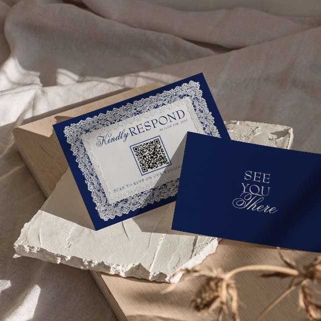 Cartão RSVP Casamento Código QR Royale Blue Lace Doily Old Mon (Criador carregado)