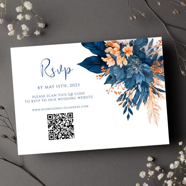 Cartão RSVP Casamento com Código QR de Indigo Floral Moderno (Modern Floral Indigo Rust QR Code Wedding RSVP Card)