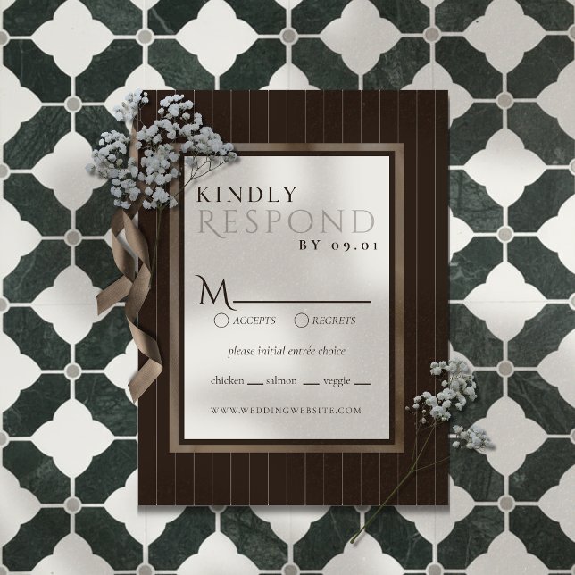 Cartão RSVP Casamento com Padrão de Faixa Fina Marrom Rústico (Announce your big day in a sophisticated style with this Rustic Brown This Stripe Pattern RSVP)