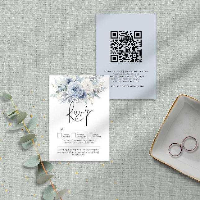 Cartão RSVP Casamento de Código QR de Florais Azuis Modernos (front and back view)