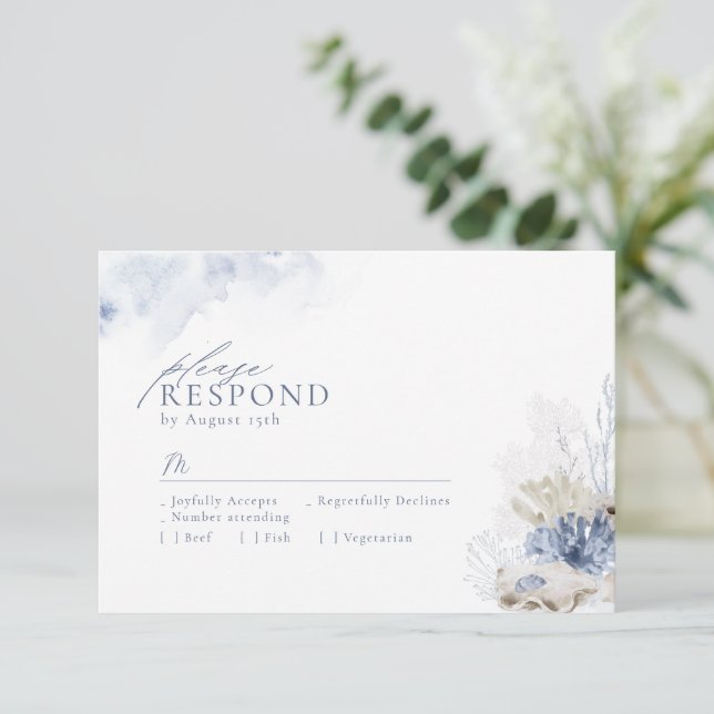 Cartão RSVP Casamento de coral de aquarela azul e conchas (Em pé/Frente)