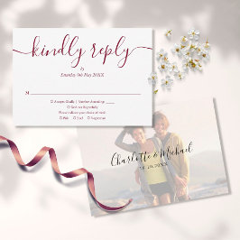 Cartão RSVP Casamento de Fotografia com Script Burgundy Simple
