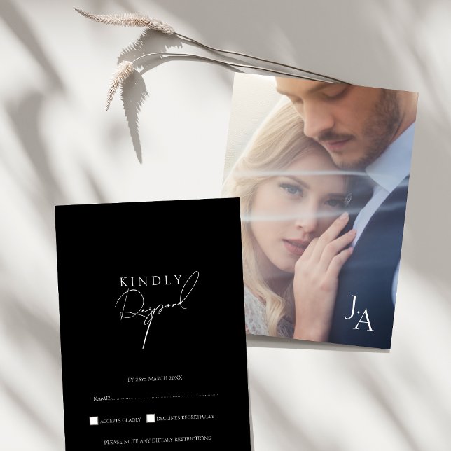 Cartão RSVP Casamento de Fotos Simples de Script Preto Minimal (Minimalist Black Simple Script Photo Wedding RSVP Card)