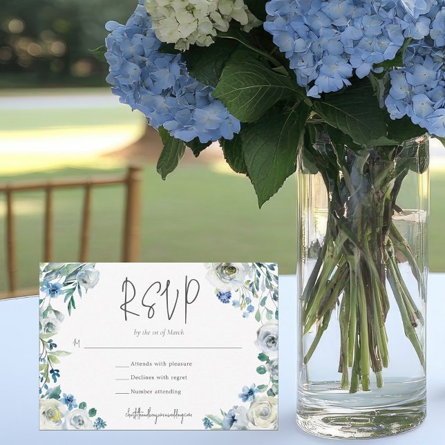 Cartão RSVP Casamento de Jardim Floral Branco Chic Blue (Criador carregado)