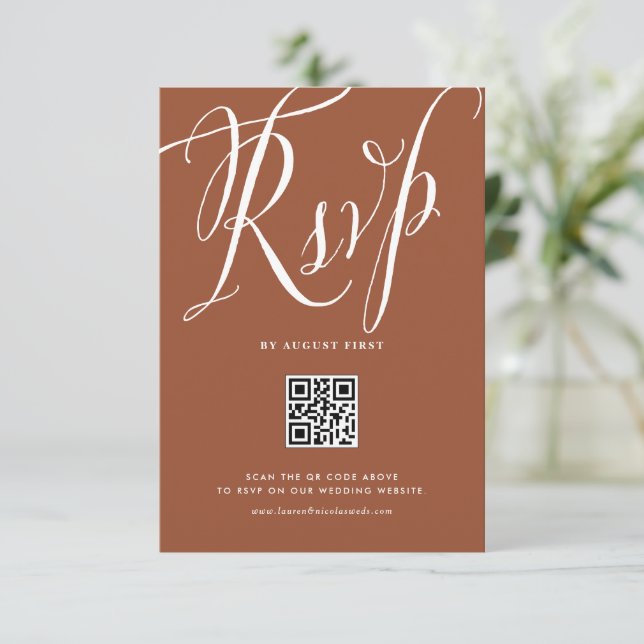 Cartão RSVP Casamento do Código QR de Terracotta (Em pé/Frente)