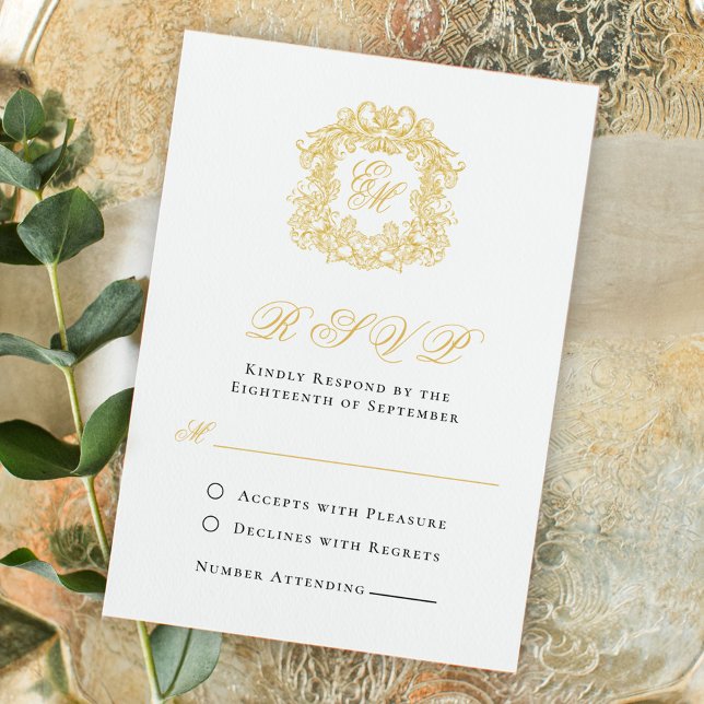 Cartão RSVP Casamento Dourado de Monograma de Script Elegante (Criador carregado)