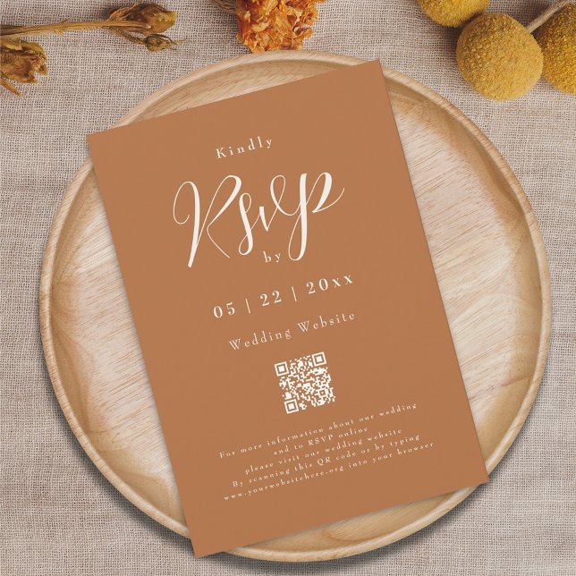 Cartão RSVP Casamento Elegante Moderno Terracotta (Terracotta and beige elegant script QR code wedding RSVP card)
