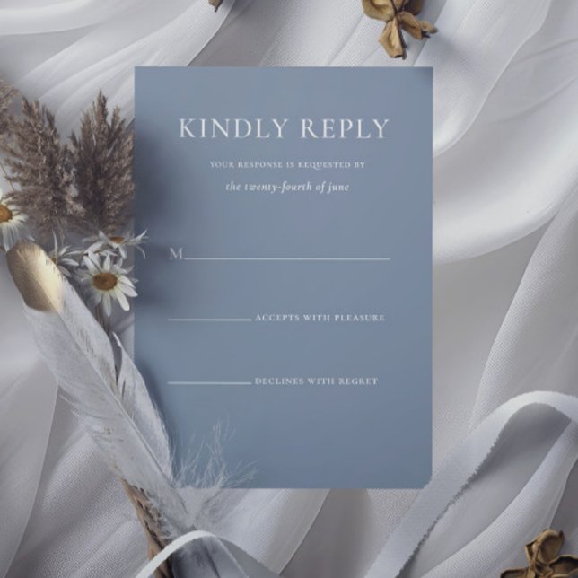 Cartão RSVP Casamento Formal de Monograma Azul com Na moda sim (Simple Stylish Dusty Blue Monogram Formal Wedding RSVP Card)