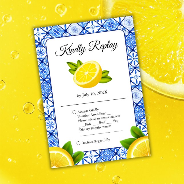 Cartão RSVP Casamento mediterrânico de Limão Azulejo Azul (Mediterranean Italian Blue Tile Lemon Wedding RSVP Card )