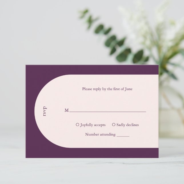 Cartão RSVP Casamento Moderno da Camia Purple Arch (Em pé/Frente)