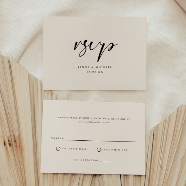 Cartão RSVP Casamento Moderno Minimalista Bege Script (Criador carregado)