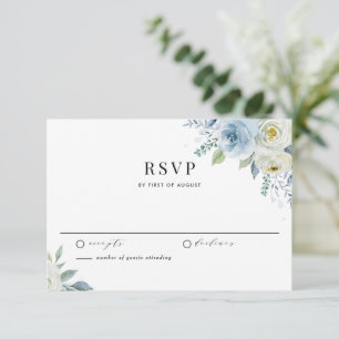 Cartão RSVP Casamento no Jardim com Flores Azuis e Brancas em 