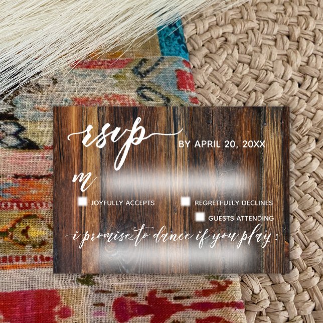 Cartão RSVP Casual Rustic Wood com casamento de solicitação de (Criador carregado)