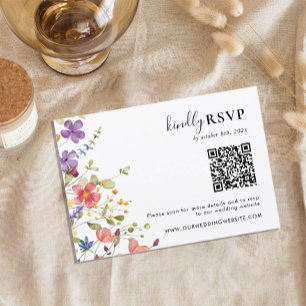 Cartão RSVP Chic Blooming Wild Flowers Código QR Casamento