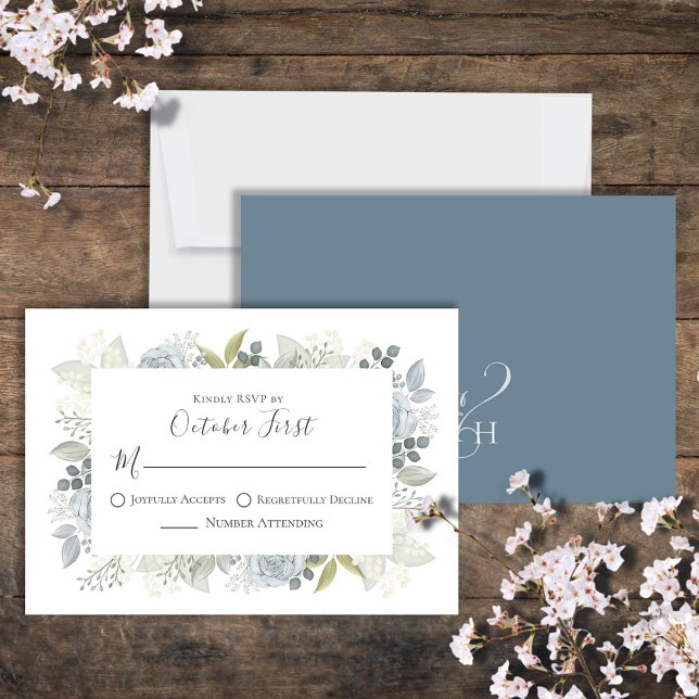 Cartão RSVP Clássico Blue Floral Simples Caligrafia Elegante (Classic Wedding RSVP card with a beautiful watercolor blue floral design. )