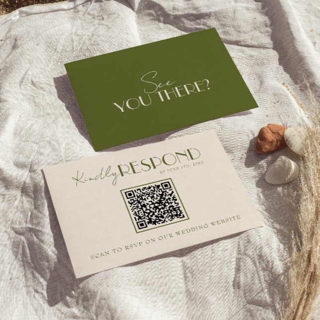 Cartão RSVP Classy Olive Green Old Money Fancy QR Code Wedding (Criador carregado)