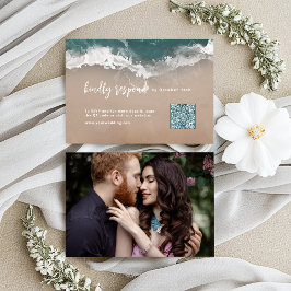 Cartão RSVP Código QR da praia de oceano abstrato espumante