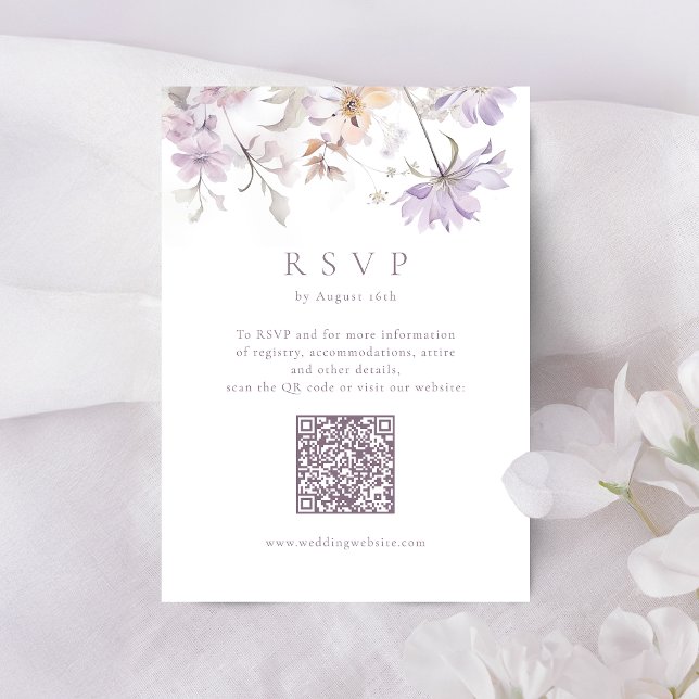 Cartão RSVP Código QR de Casamento Boho Floral Elegante Roxo (Purple Elegant Floral Boho Wedding QR Code RSVP Card)