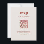 Cartão RSVP Código QR de casamento da Modern Brown Trendy Mix<br><div class="desc">A moderna carta RSVP de Código QR de Combinação de Combinação de Casamentos de Maravilha Marrom moderna apresenta emparelhamento de tipos modernos em cores ousadas e modernas.</div>