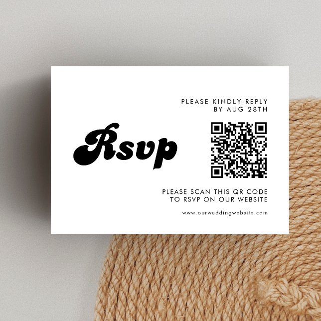 Cartão RSVP Código QR de Casamento Preto e Branco com Estilo R (Retro black and white QR RSVP card keeps replies easy with a stylish, modern wedding touch.)