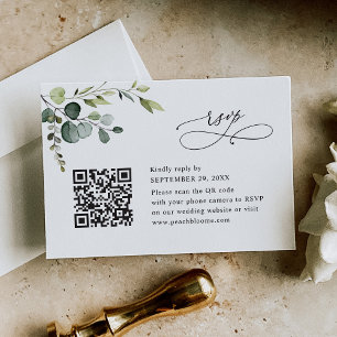 Cartão RSVP Código QR de Casamento Verde com Eucalipto Azul Em