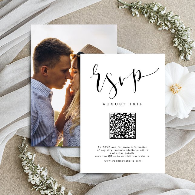 Cartão RSVP Código QR do casamento Simples de Script Branco Pr (Black White Modern Simple Script wedding QR code RSVP Card)