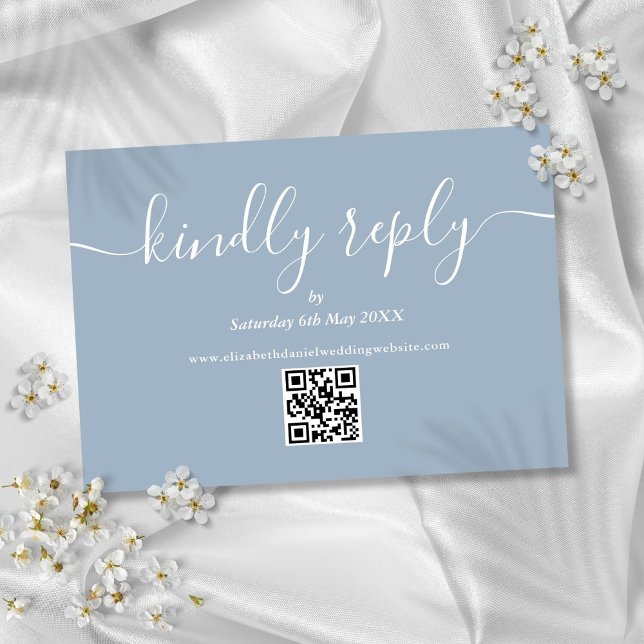 Cartão RSVP Código QR Script Elegante Responder com gentileza  (QR Code Elegant Script Kindly Reply Dusty Blue RSVP Card)