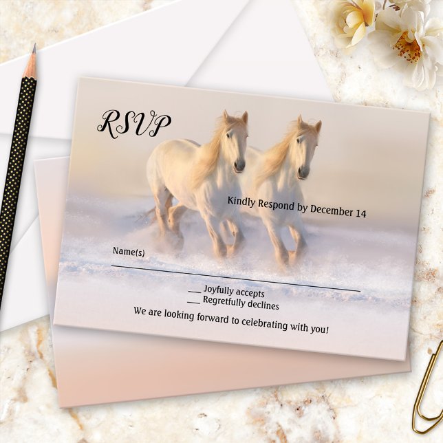 Cartão RSVP de Casamento de Cavalos de Inverno (RSVP card featuring running horses in the snow - winter wedding - equine - equestrian - country)