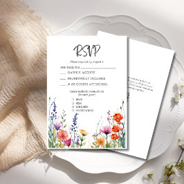 Cartão RSVP de Casamento Elegante de Flores Selvag