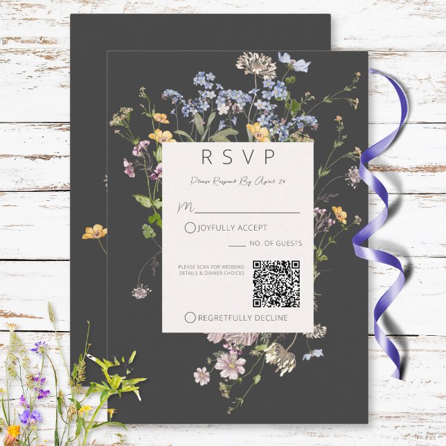Cartão RSVP Delicate Boho Wildflower Charcarvão Casamento Códi (Delicate Boho Wildflowers Charcoal Wedding QR Code RSVP Card)