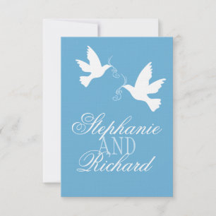 Cartão RSVP Duas aves brancas de amor azul casamento formal RS
