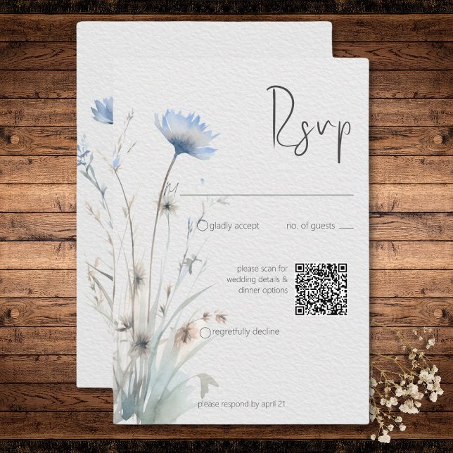 Cartão RSVP Dusty Blue Meadow Wildflower Código QR moderno (Dusty Blue Meadow Wildflowers Modern QR Code RSVP Card)