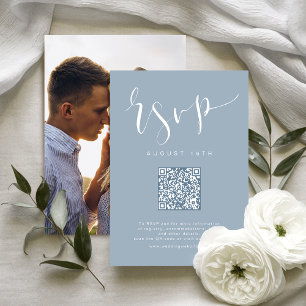 Cartão RSVP Dusty Blue Modern Simples Script Código QR de casa