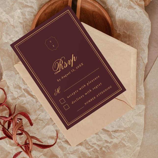 Cartão RSVP Elegant Crest Monogram Burgundy Gold Fall Wedding (Criador carregado)