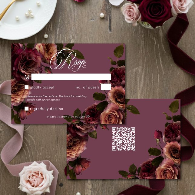 Cartão RSVP Elegant Moody Soft Rust & Burgundy Floral QR Code (Criador carregado)