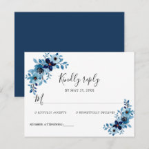 Elegante Buquê de Flores em Aquarela Azul Empoeira