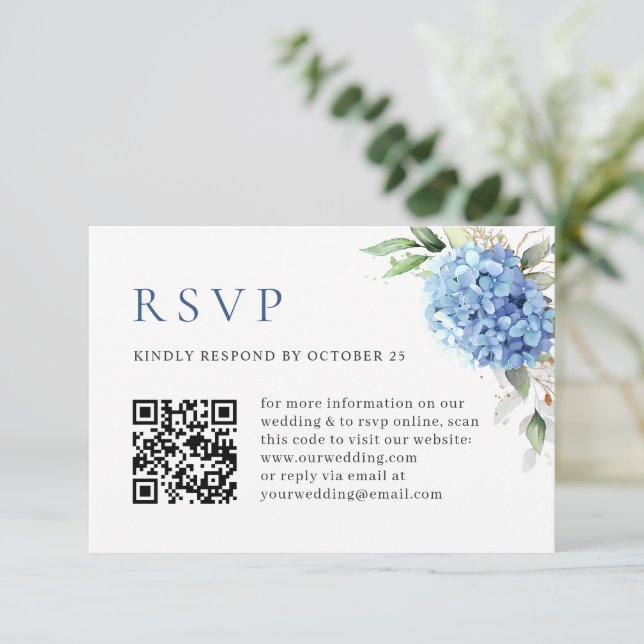 Cartão RSVP Elegante Watercolor Blue Hydrangea Código QR Casam (Em pé/Frente)